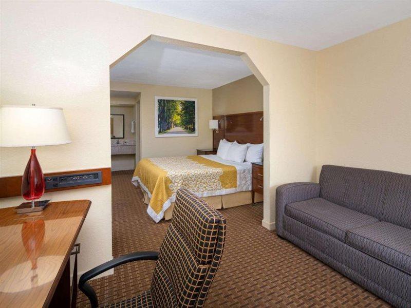 Days Inn By Wyndham Thomaston Εξωτερικό φωτογραφία